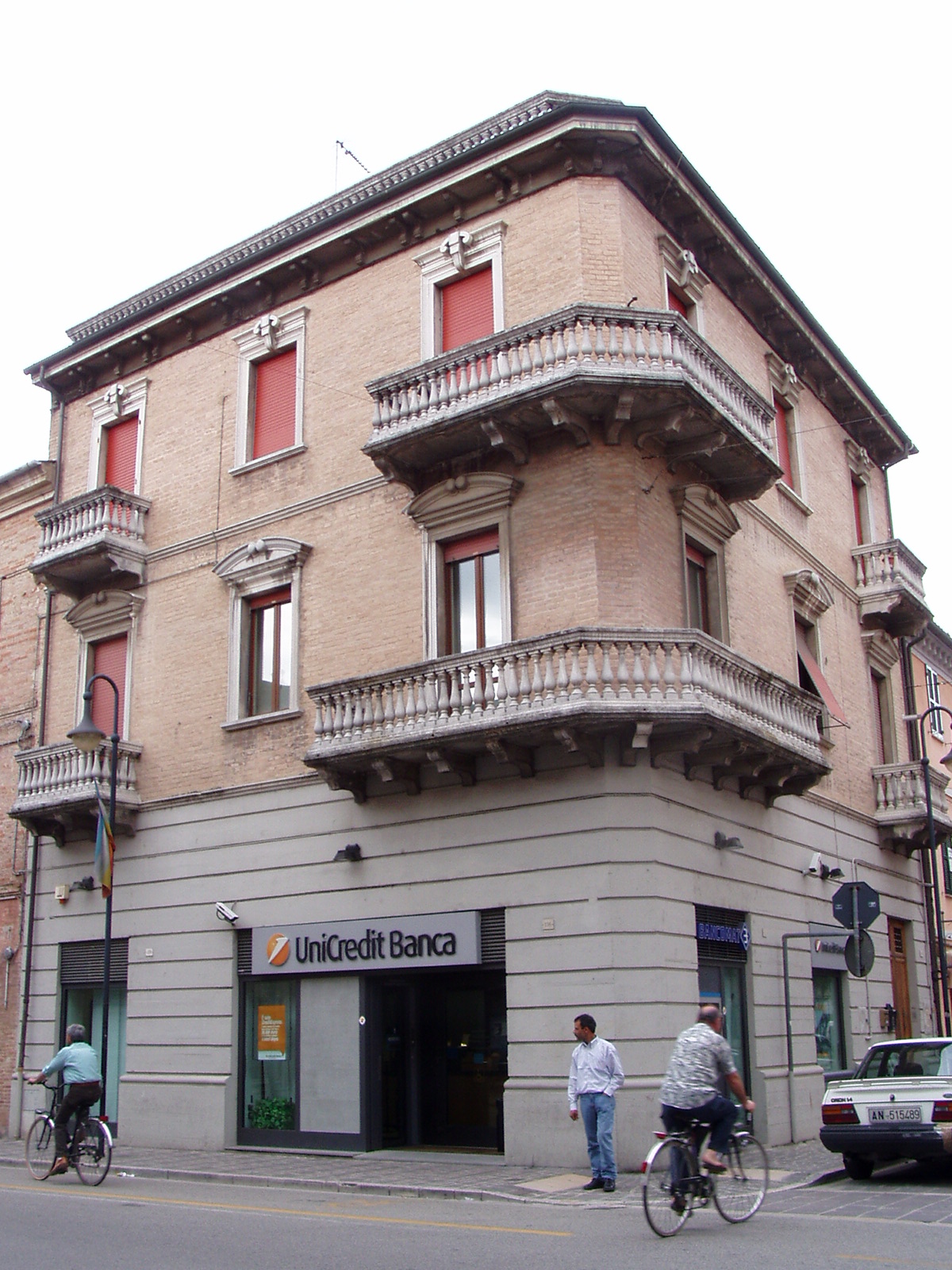 Palazzo d'abitazioni (palazzo, di appartamenti) - Chiaravalle (AN) 