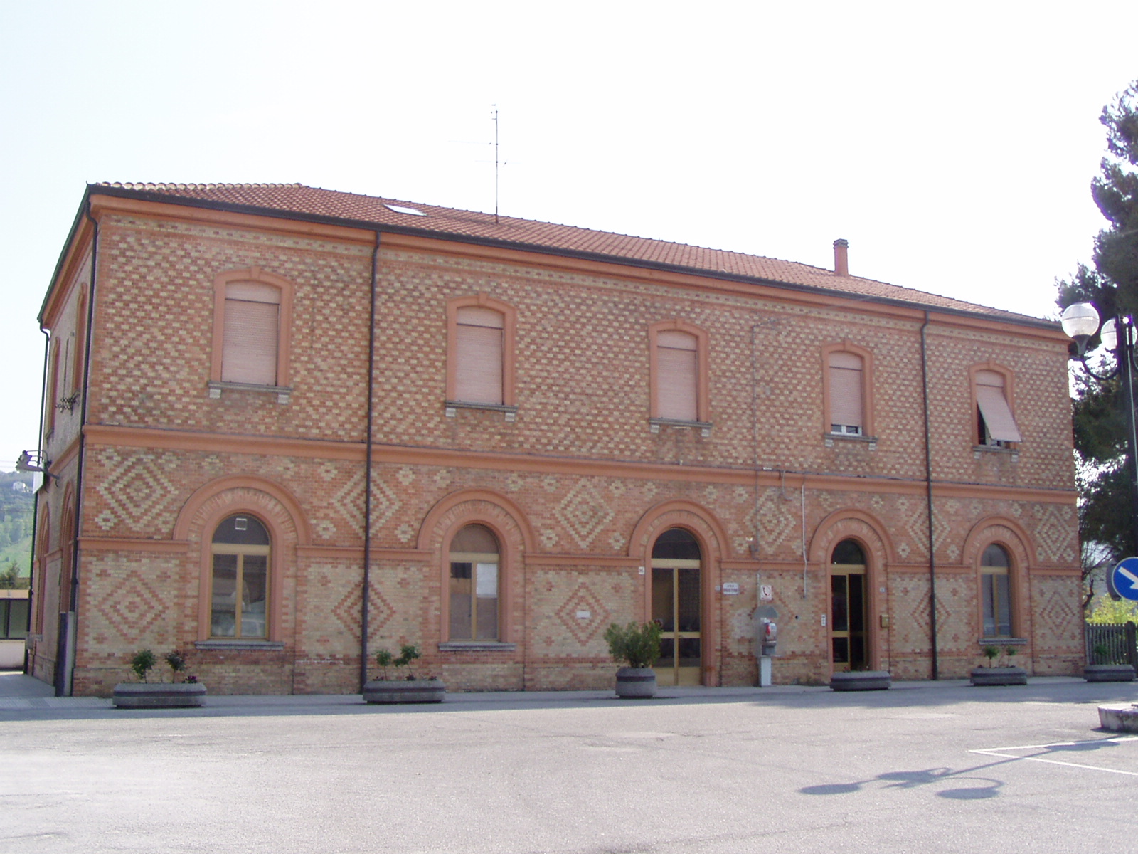 Stazione ferroviaria (stazione, ferroviaria) - Castelbellino (AN) 