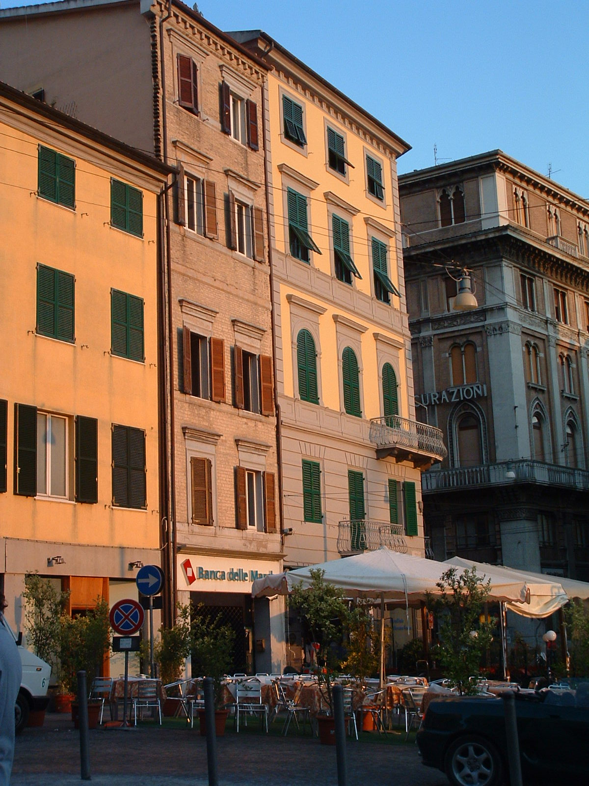 Palazzo di appartamenti (palazzo, di appartamenti) - Ancona (AN) 