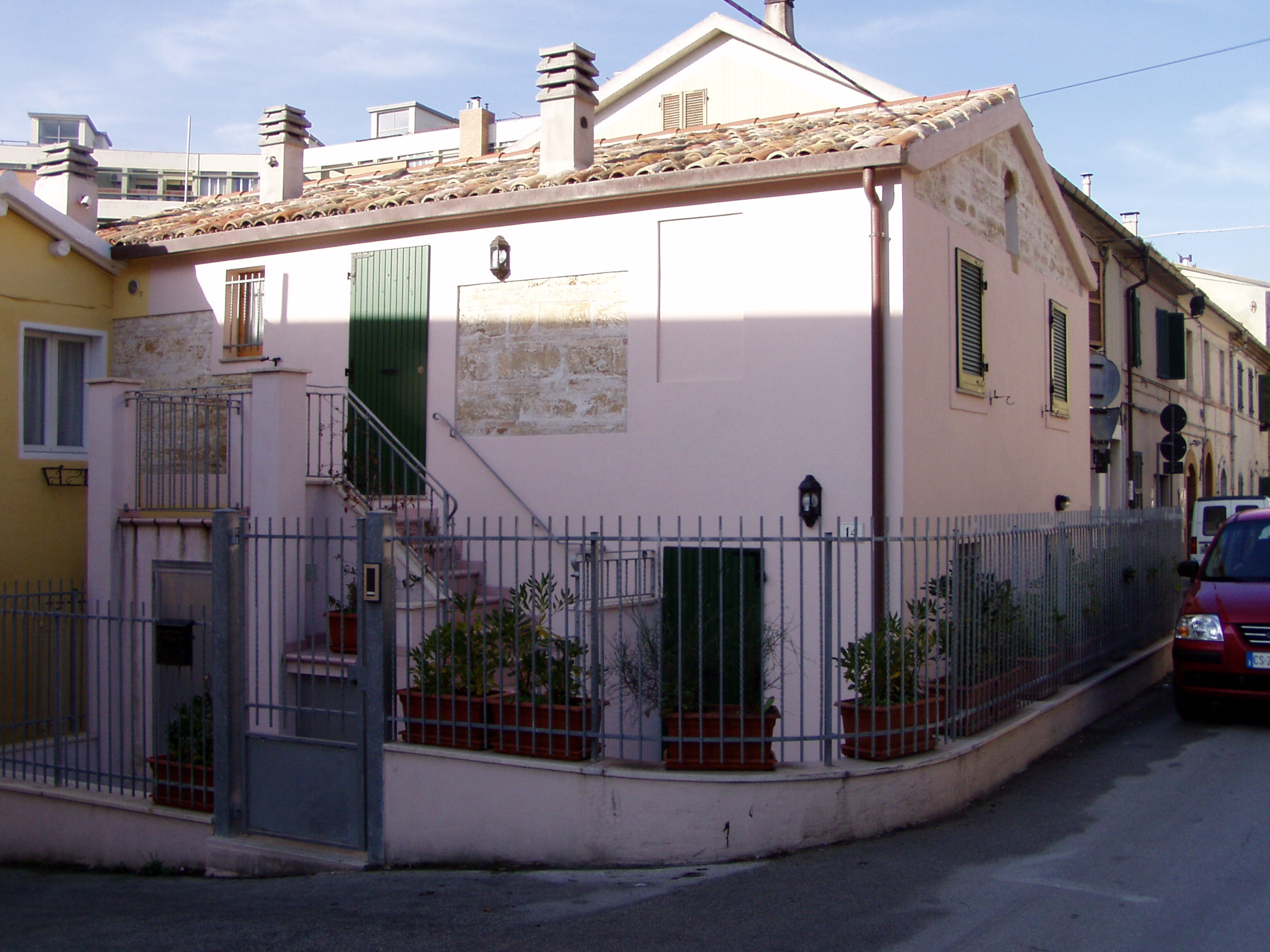 Casa con scala esterna (casa in linea) - Ancona (AN) 