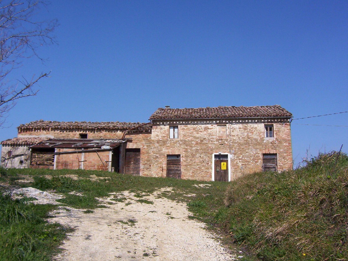Casa colonica della Chiesa di S. Marcello (casa colonica) - Poggio San Marcello (AN) 
