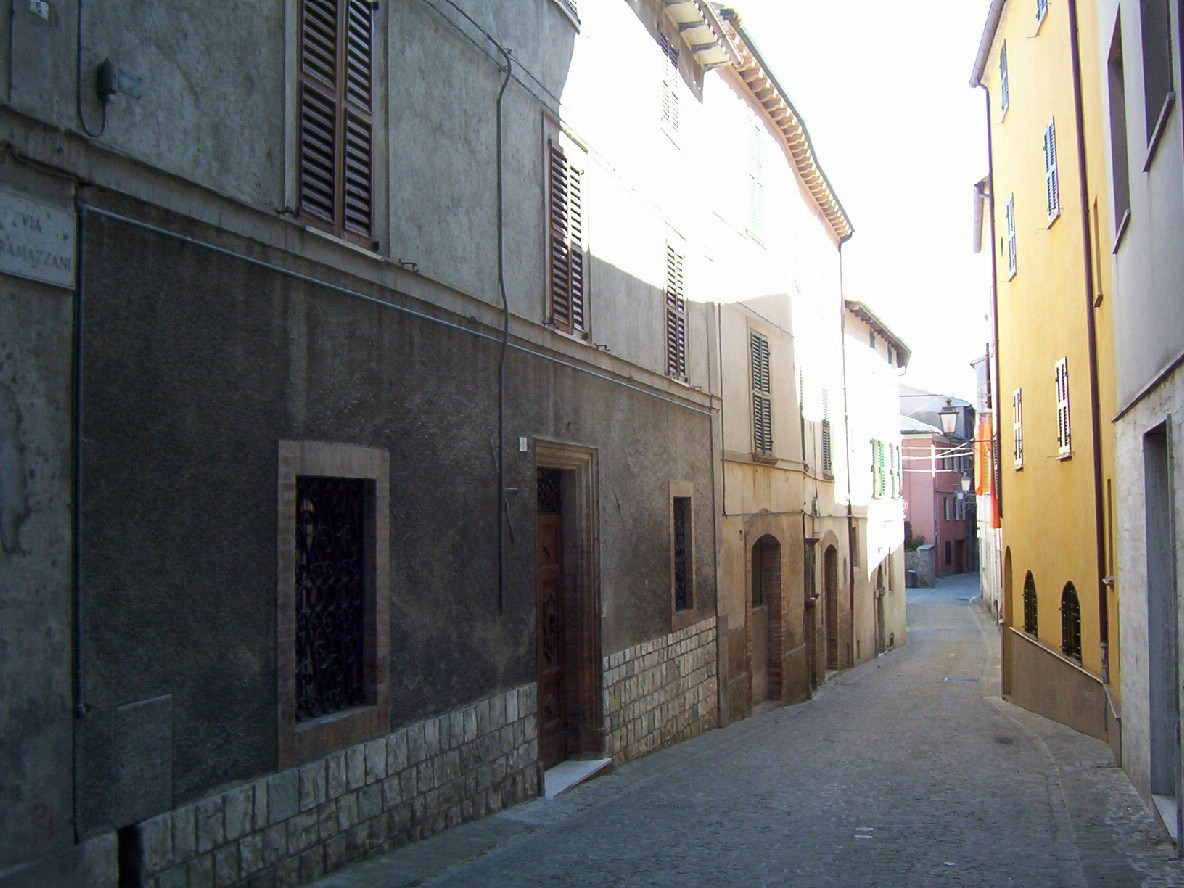 Casa in linea (casa in linea) - Arcevia (AN) 