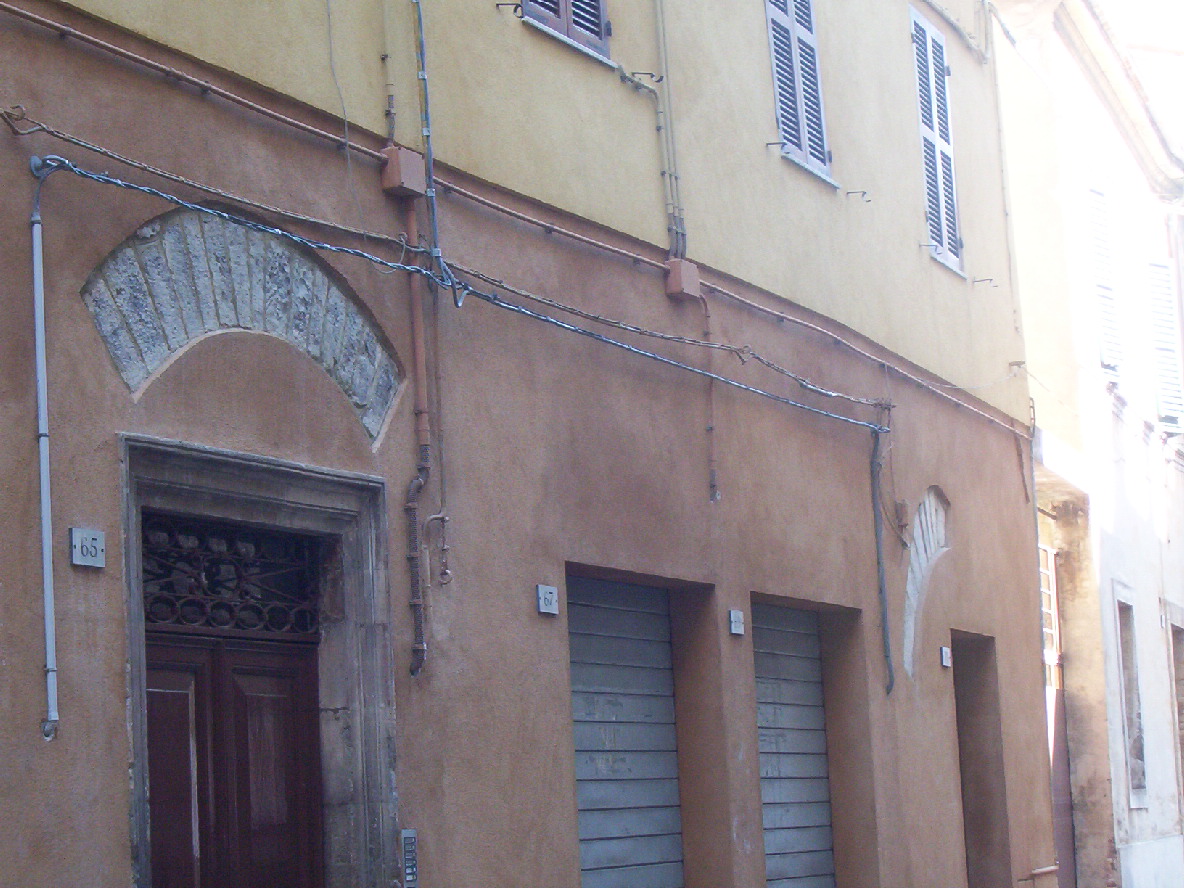 Casa in linea (casa in linea) - Arcevia (AN) 