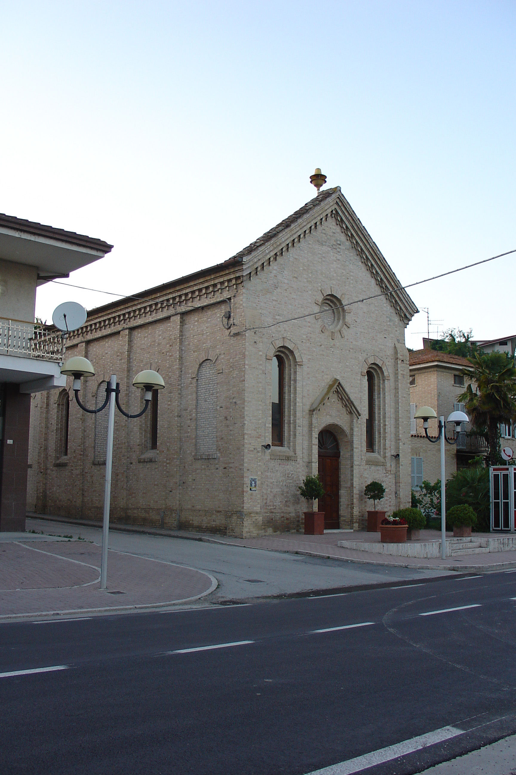 Chiesa del Sacro Cuore di Gesù (chiesa, parrocchiale) - Monterubbiano (AP) 