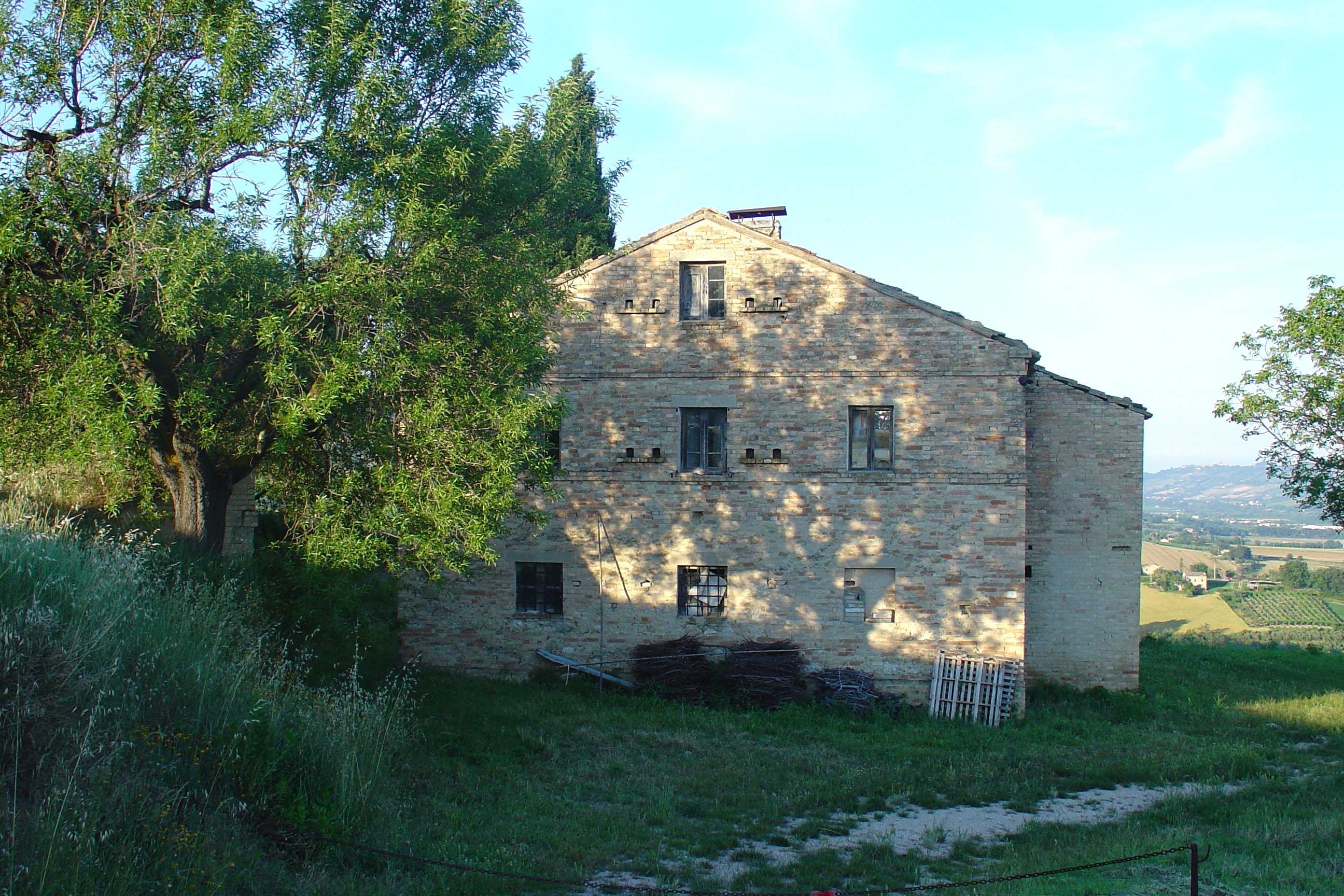 Casa Centanni (casa colonica, marchigiana con scala esterna) - Monterubbiano (AP) 