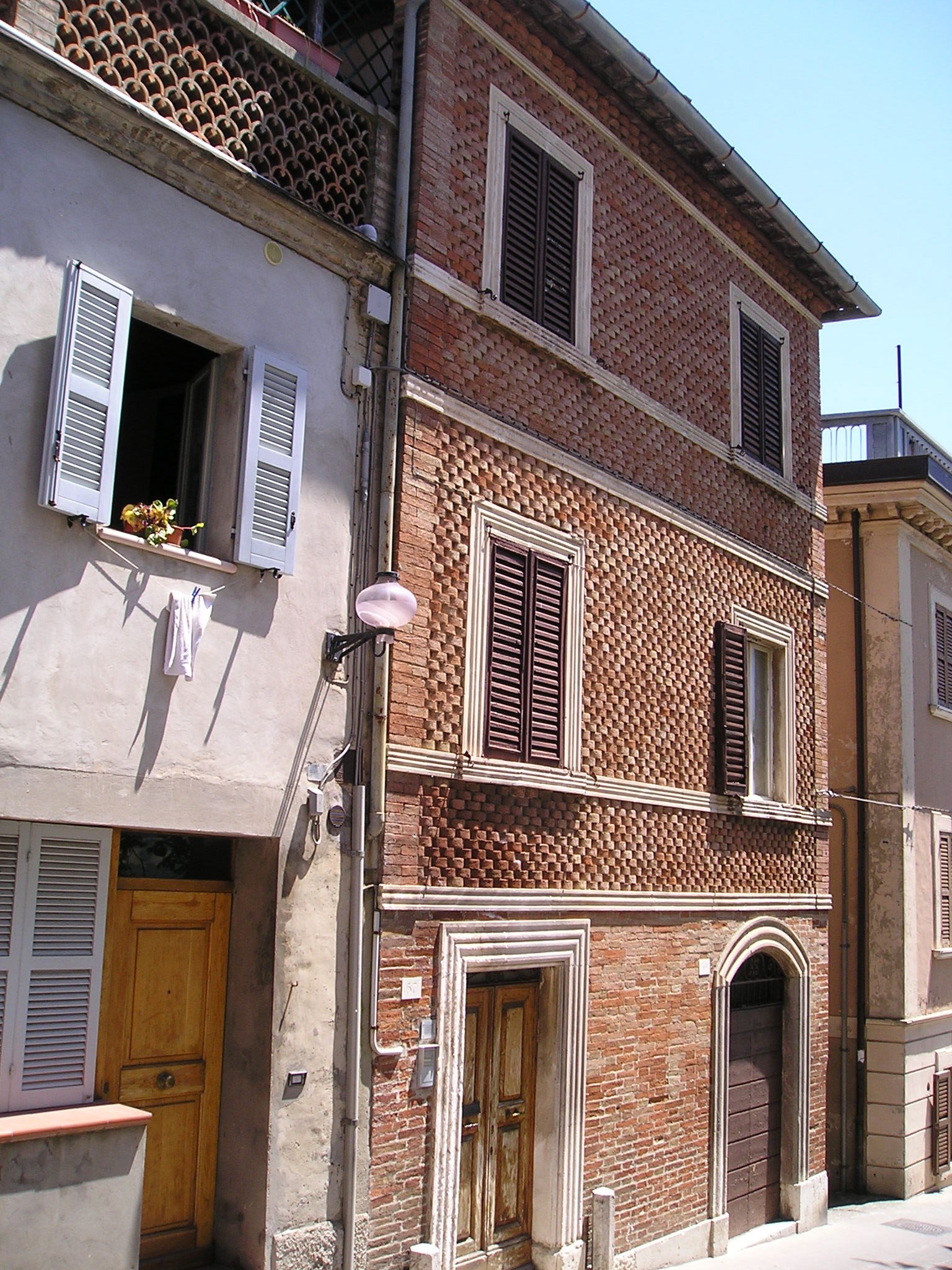 Casa di abitazione (palazzo, di appartamenti) - Urbino (PU) 