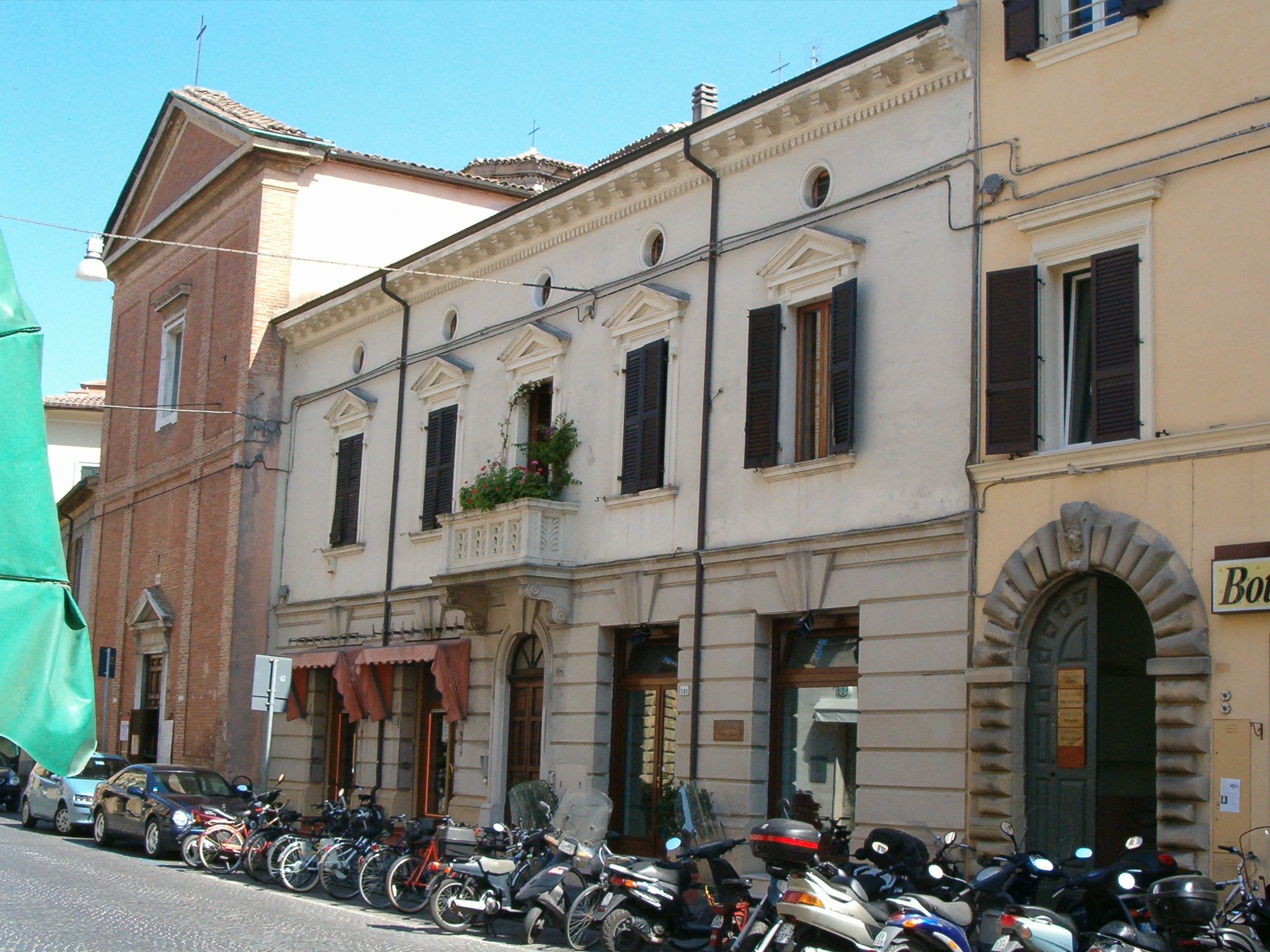 Palazzo di appartamenti (palazzo, di appartamenti) - Pesaro (PU) 