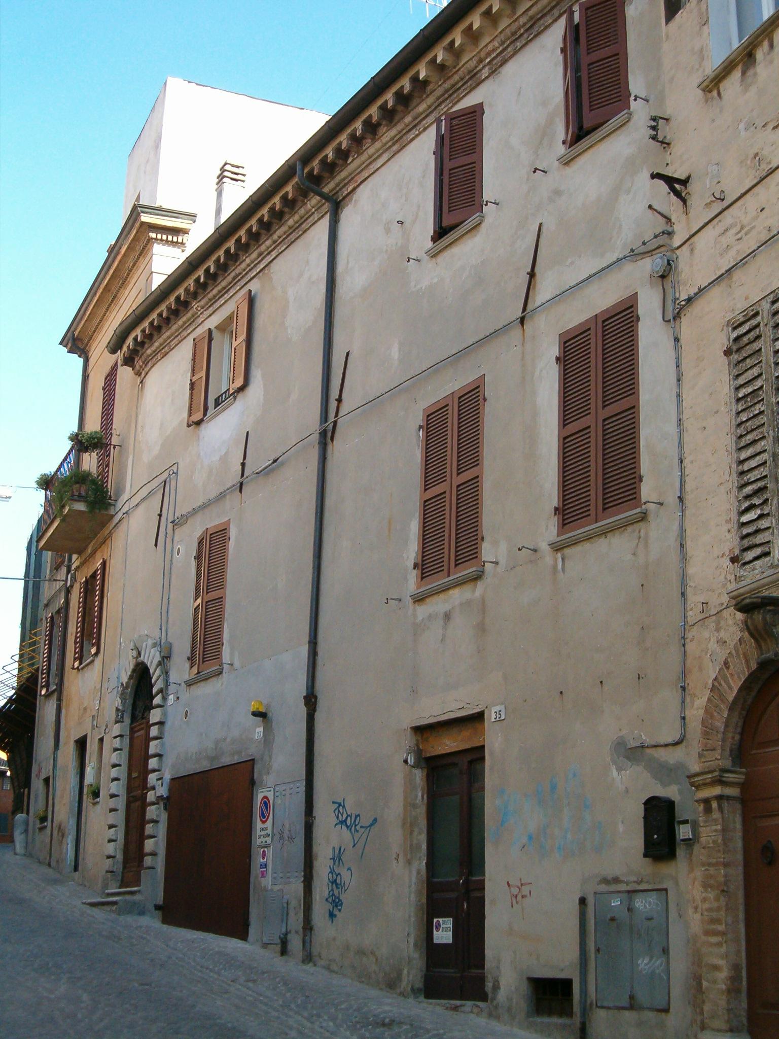 Palazzo di appartamenti (palazzo, di appartamenti) - Pesaro (PU) 