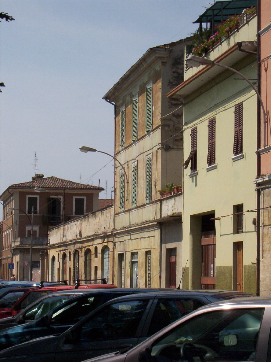 Casa in linea (casa in linea, con magazzino) - Jesi (AN) 