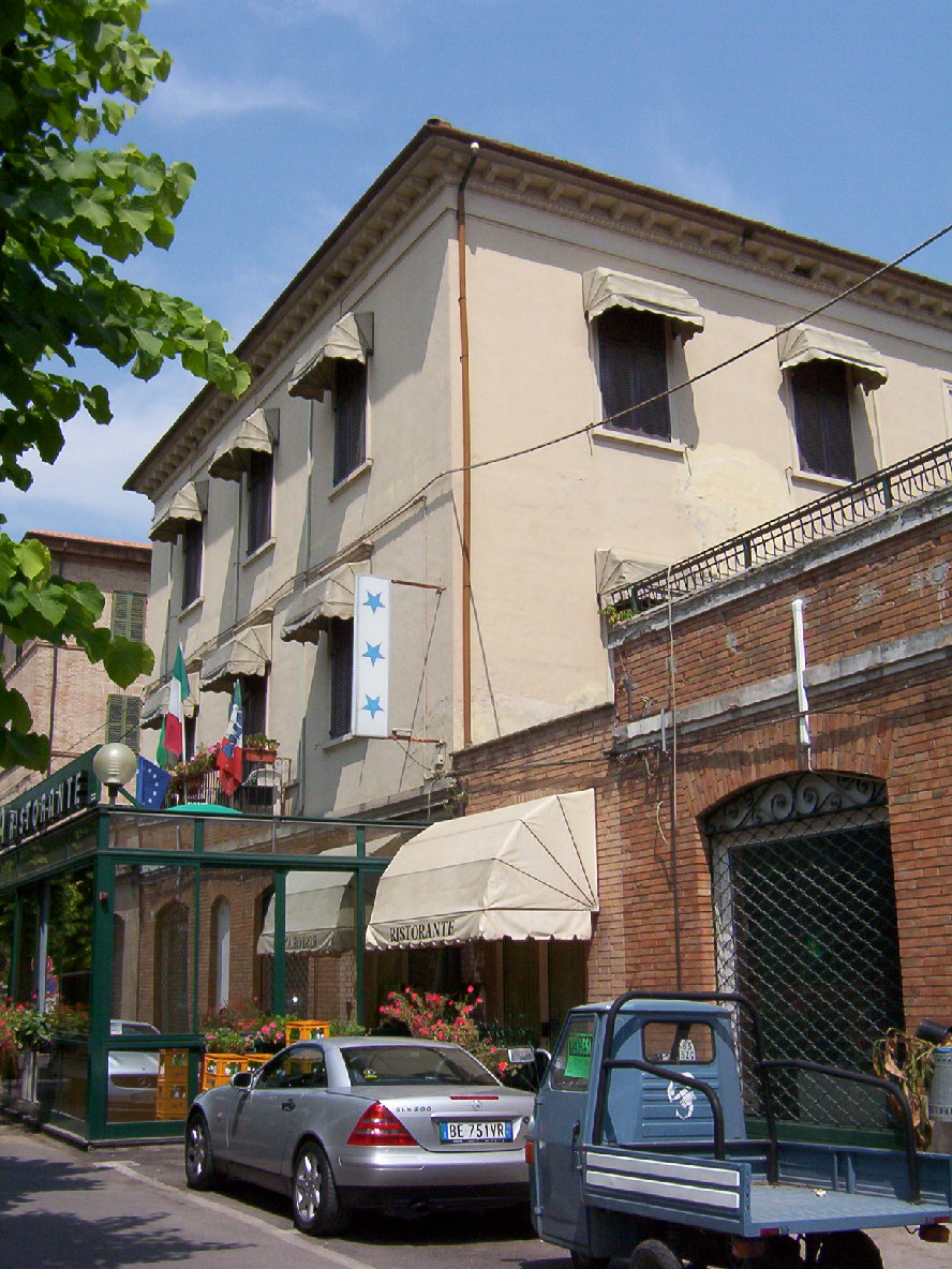 Albergo Italia (casa in linea, con magazzino) - Jesi (AN) 