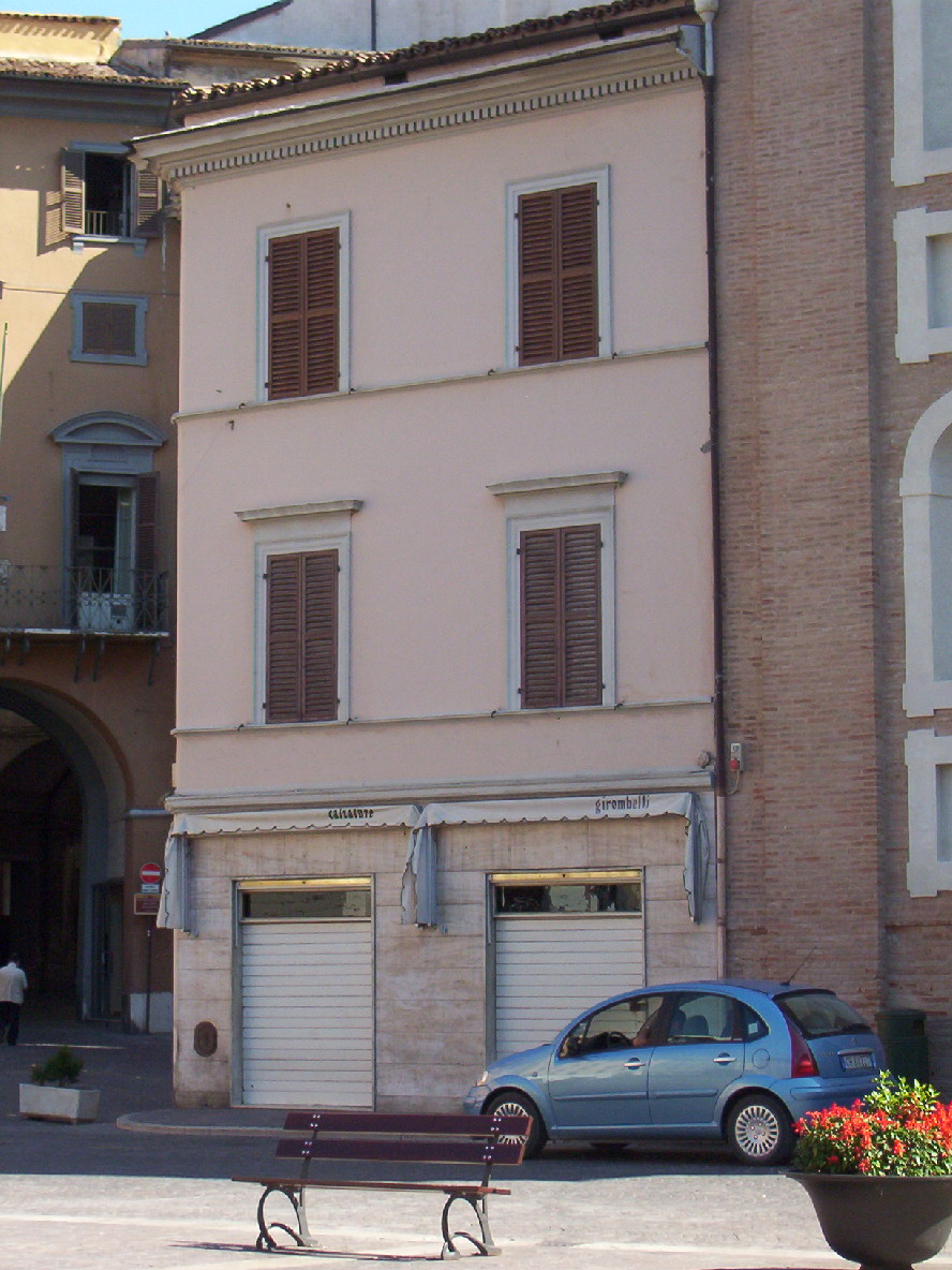 Casa in linea (casa in linea, d'angolo) - Jesi (AN) 