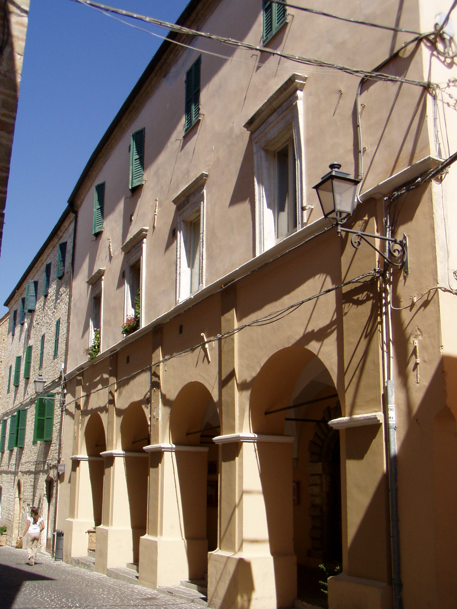 Palazzo delle Magistrature (palazzo, di appartamenti) - Staffolo (AN) 