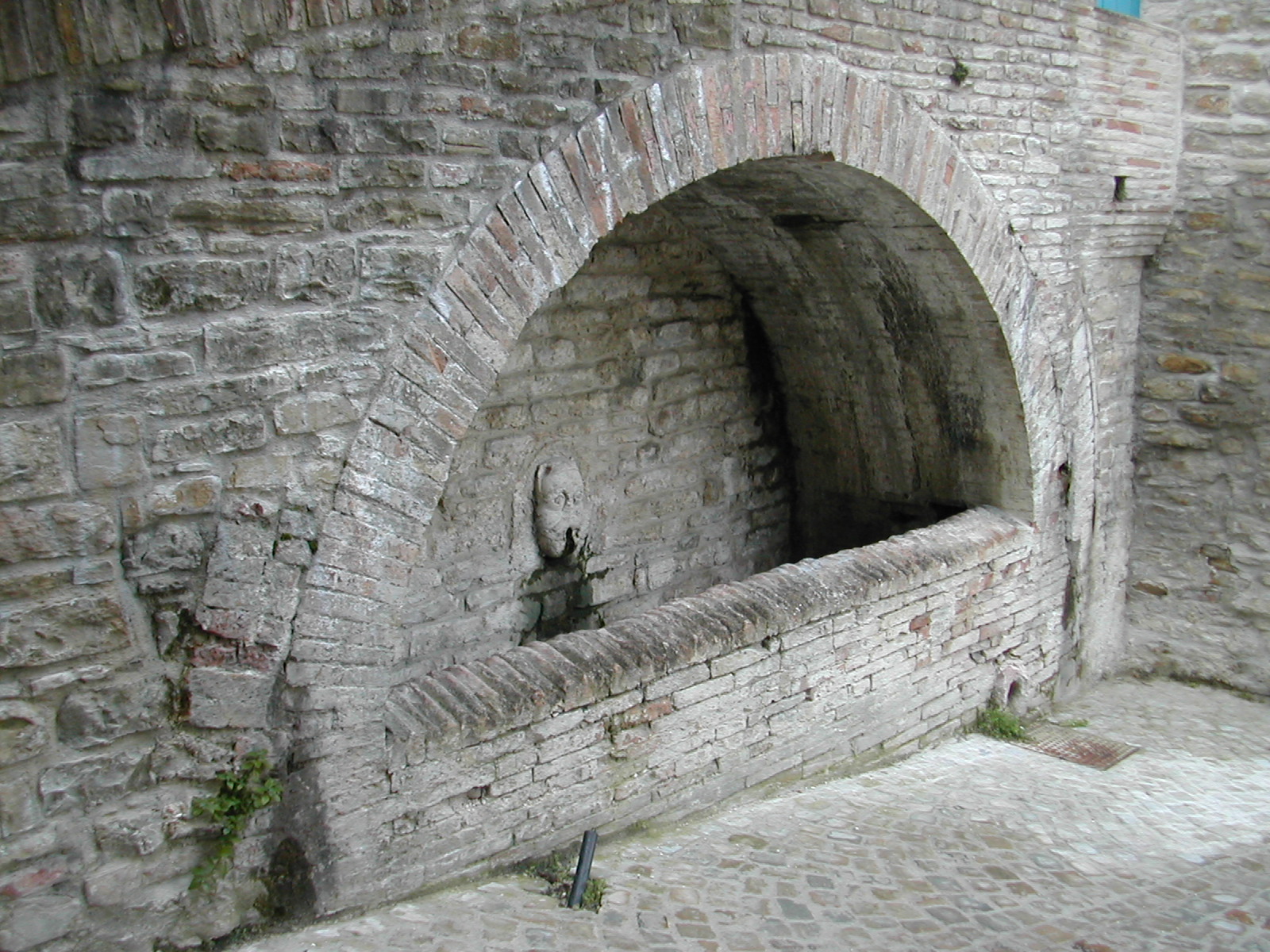 Fontana Forchiusa (fontana, pubblica) - Serra San Quirico (AN) 