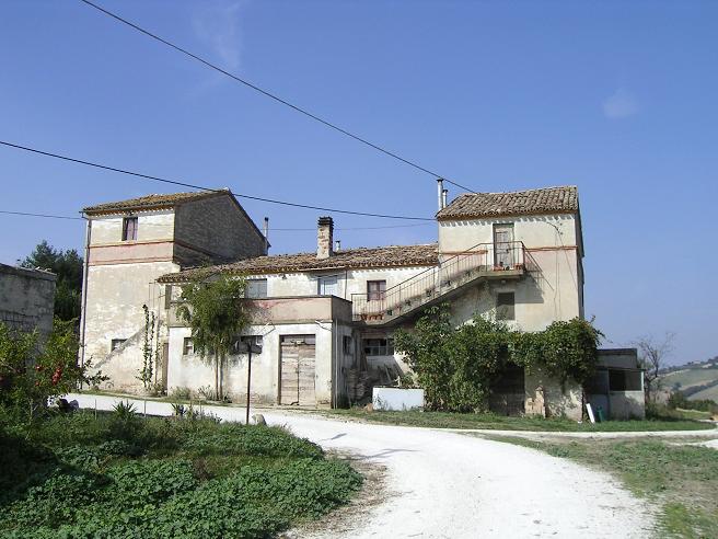Casa colonica di via Chiaravallese 44 (casa colonica) - Osimo (AN) 