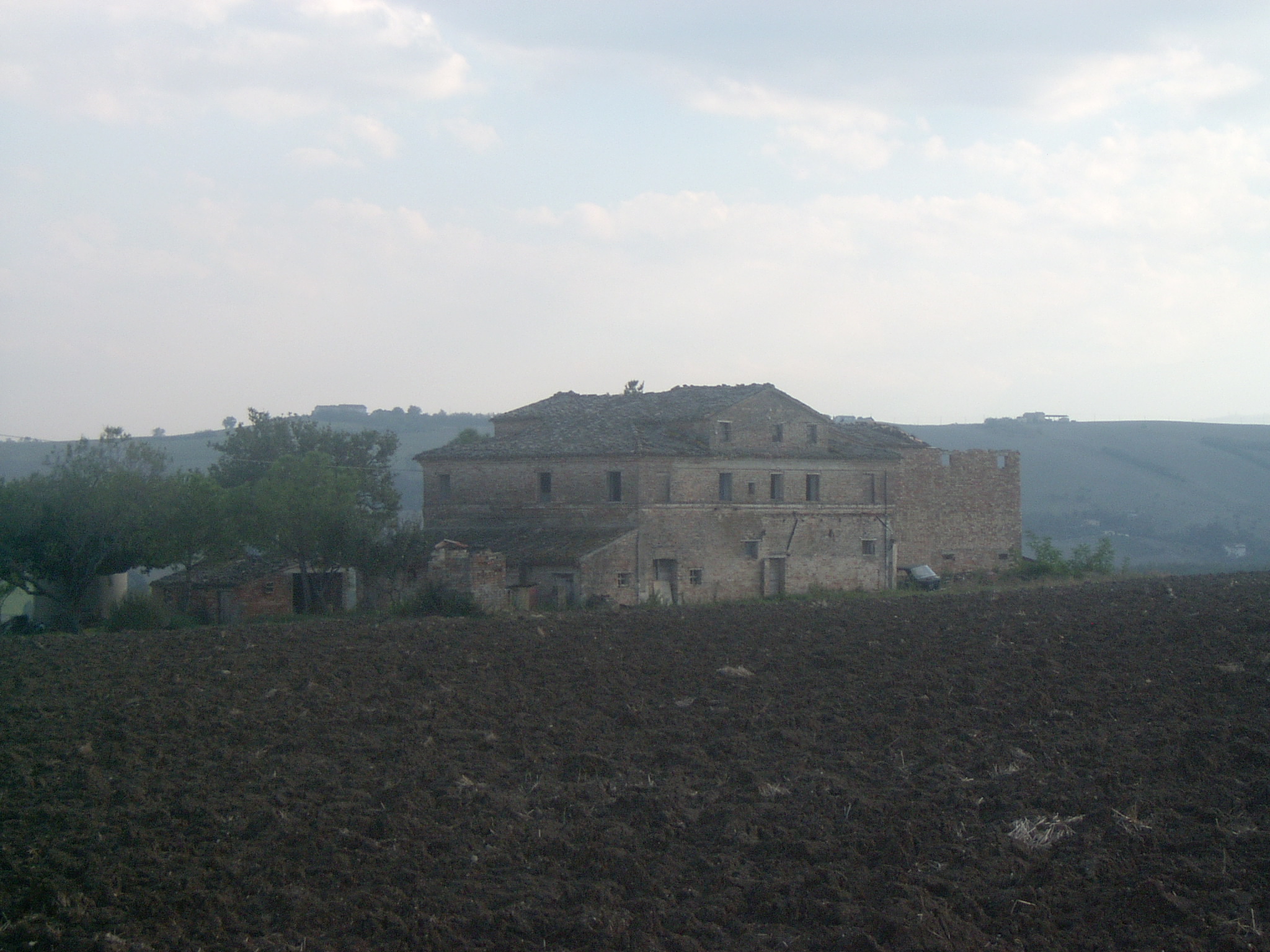 Casa colonica con scala esterna (casa colonica, marchigiana con scala esterna) - Pollenza (MC) 