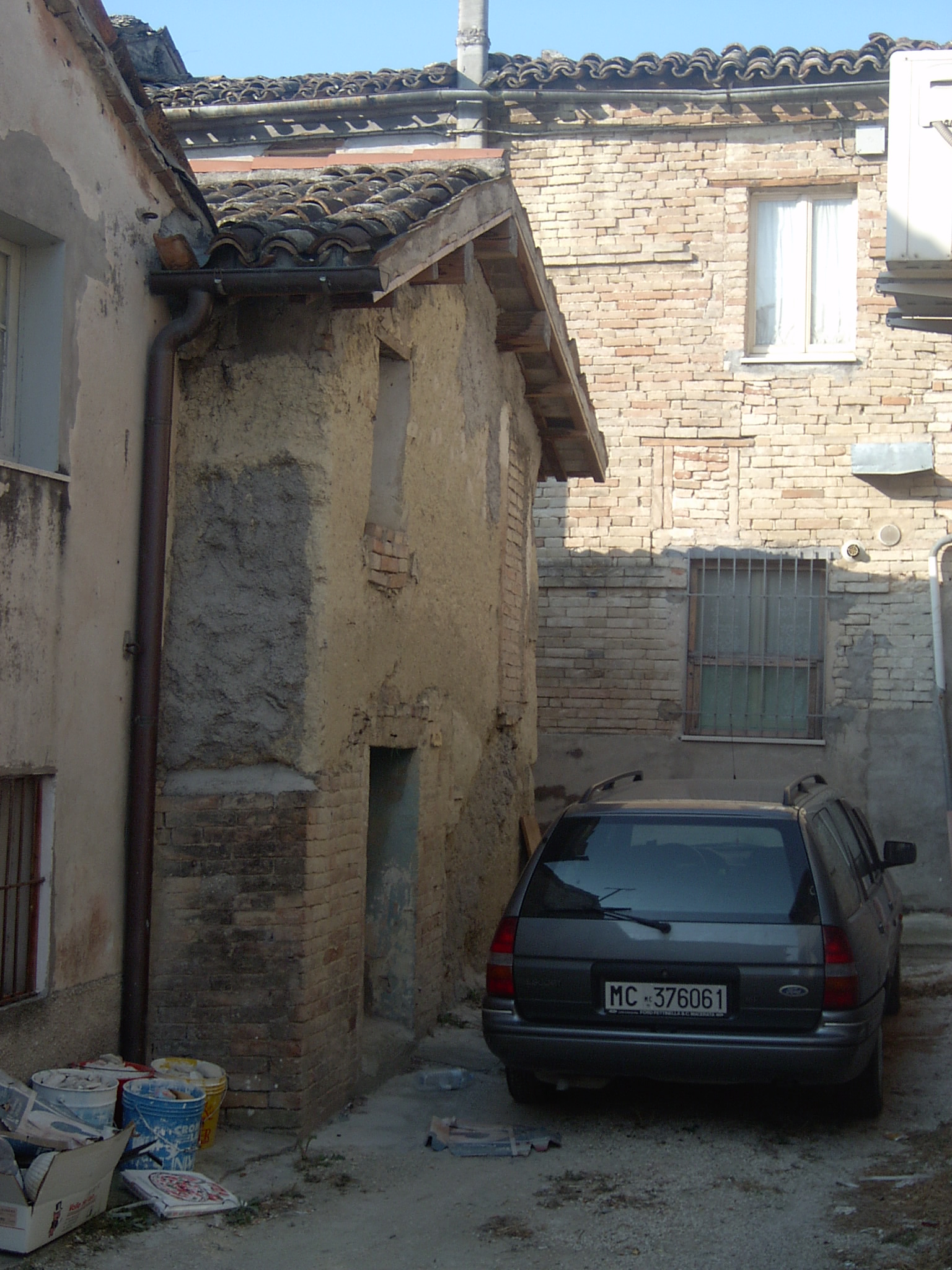 Casa di terra (casa colonica di terra) - Pollenza (MC) 