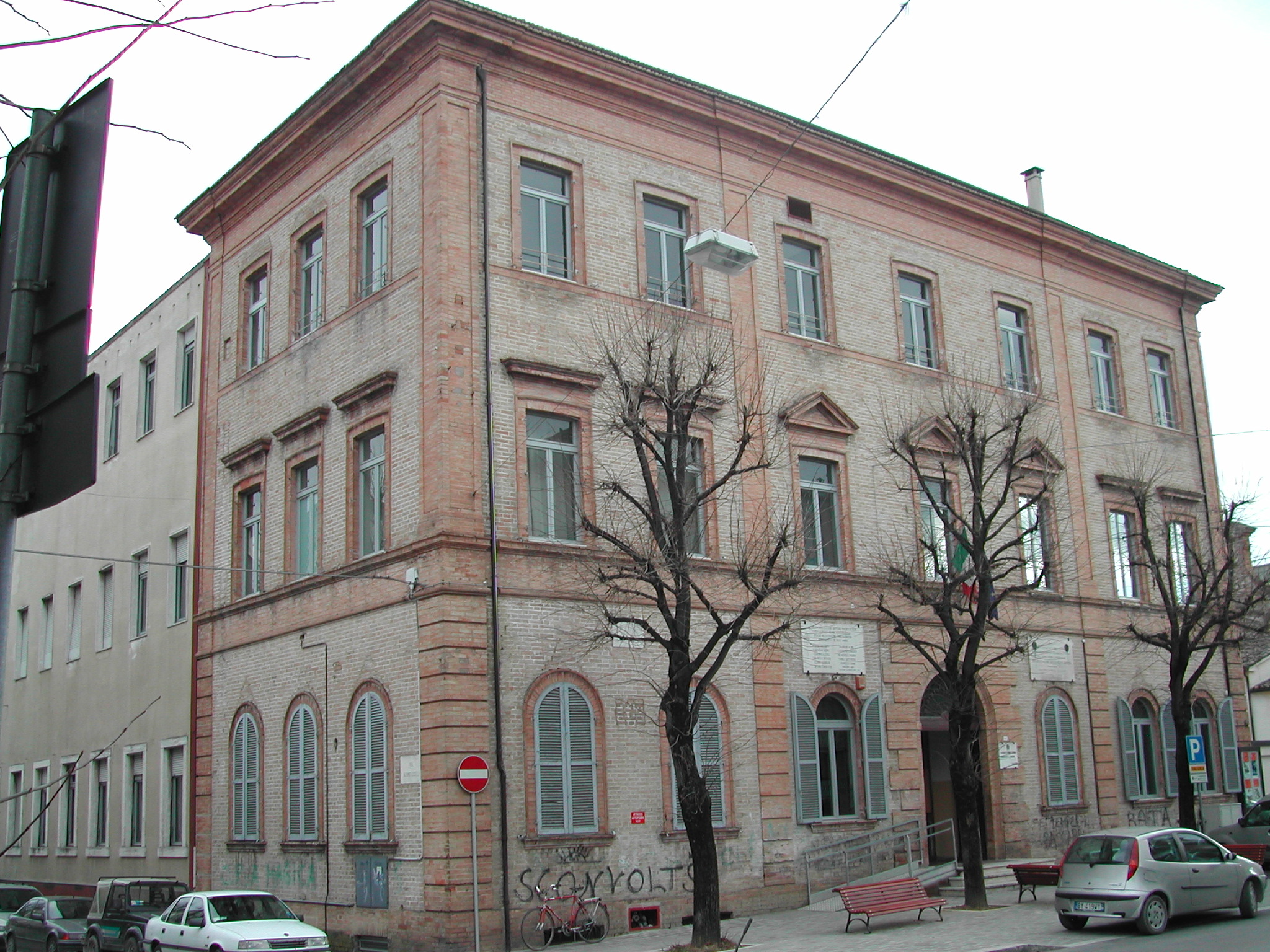 Istituto tecnico commerciale `L. Einaudi` (scuola, pubblica) - Tolentino (MC) 