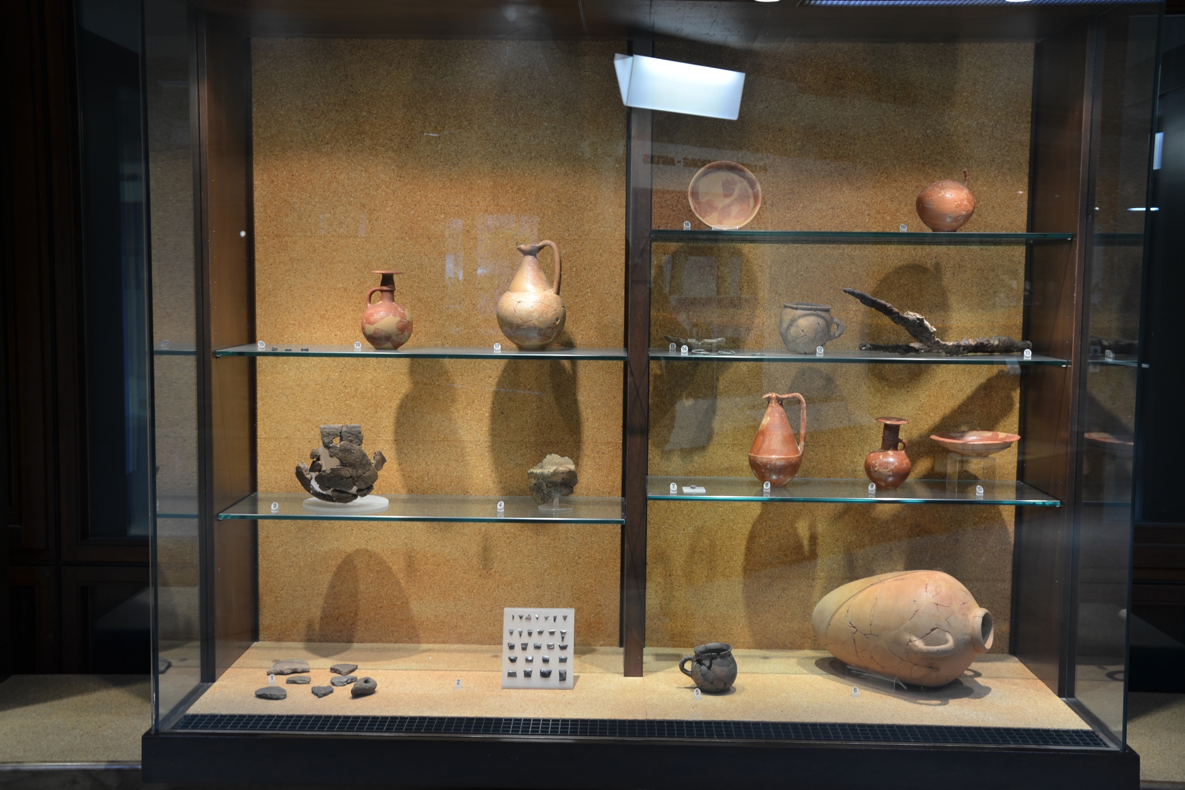 materiale di collezione museale (ceramica/ metallo) (meta' VIII a.C)