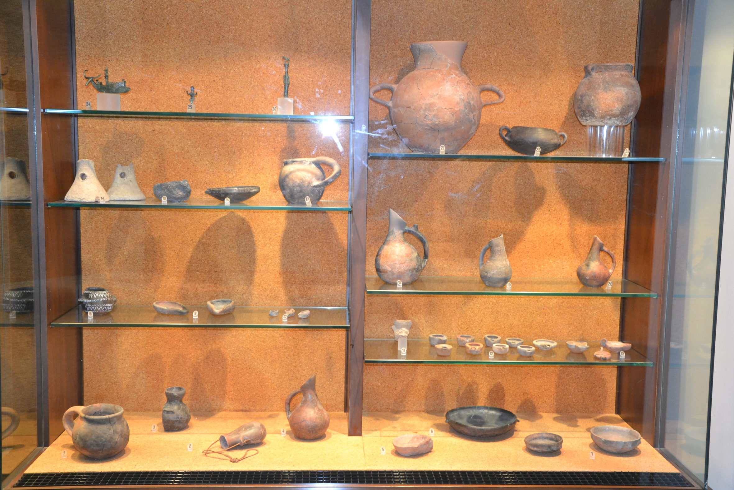 materiale di collezione museale (ceramica/ materiale lapideo) (Età del ferro/ Età romana)