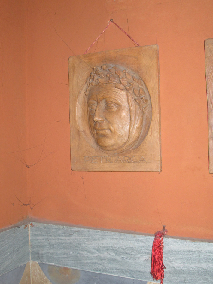 Ritratto di Francesco Petrarca (rilievo, opera isolata) - ambito italiano (secondo quarto XX)