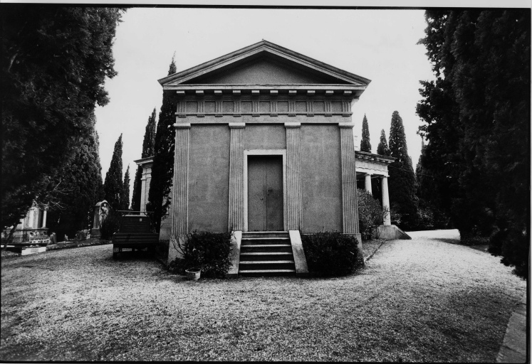 Trieste - Cimitero greco - cappella - veduta (positivo) di Buttazzoni, Antonio, Neva, Gasparo (seconda meta' XX)