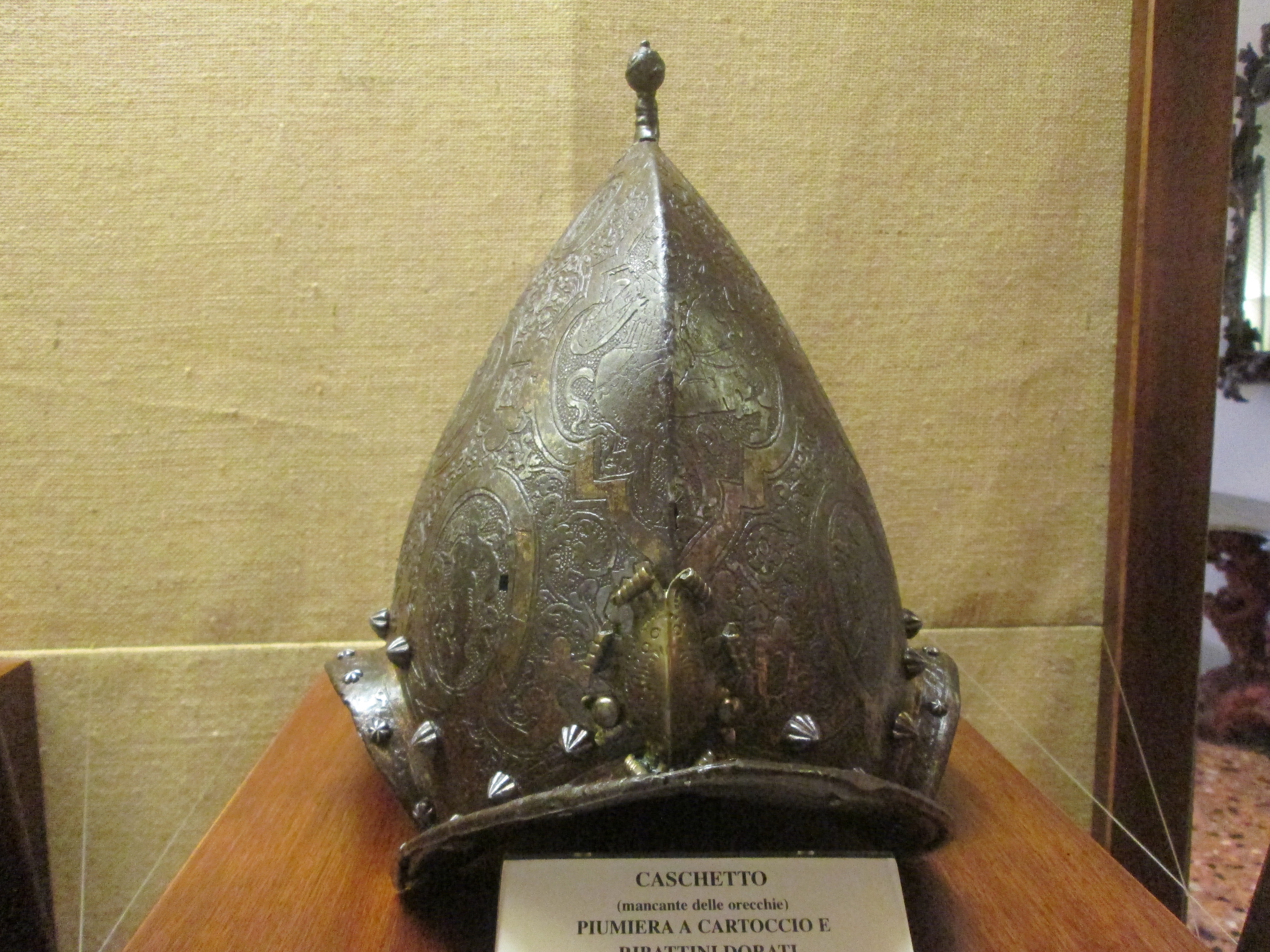 caschetto - ambito italiano (ultimo quarto XVI)