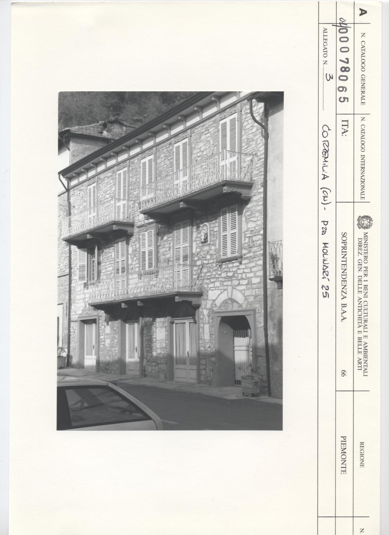 case, urbana - Cortemilia (CN)  (XX, inizio)