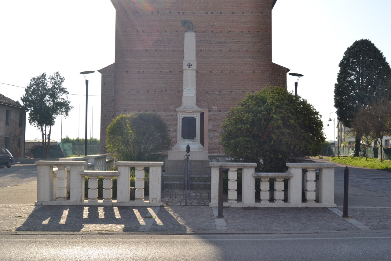 soggetto assente (monumento ai caduti - ad obelisco) di Milani Virgilio (sec. XX, sec. XX)