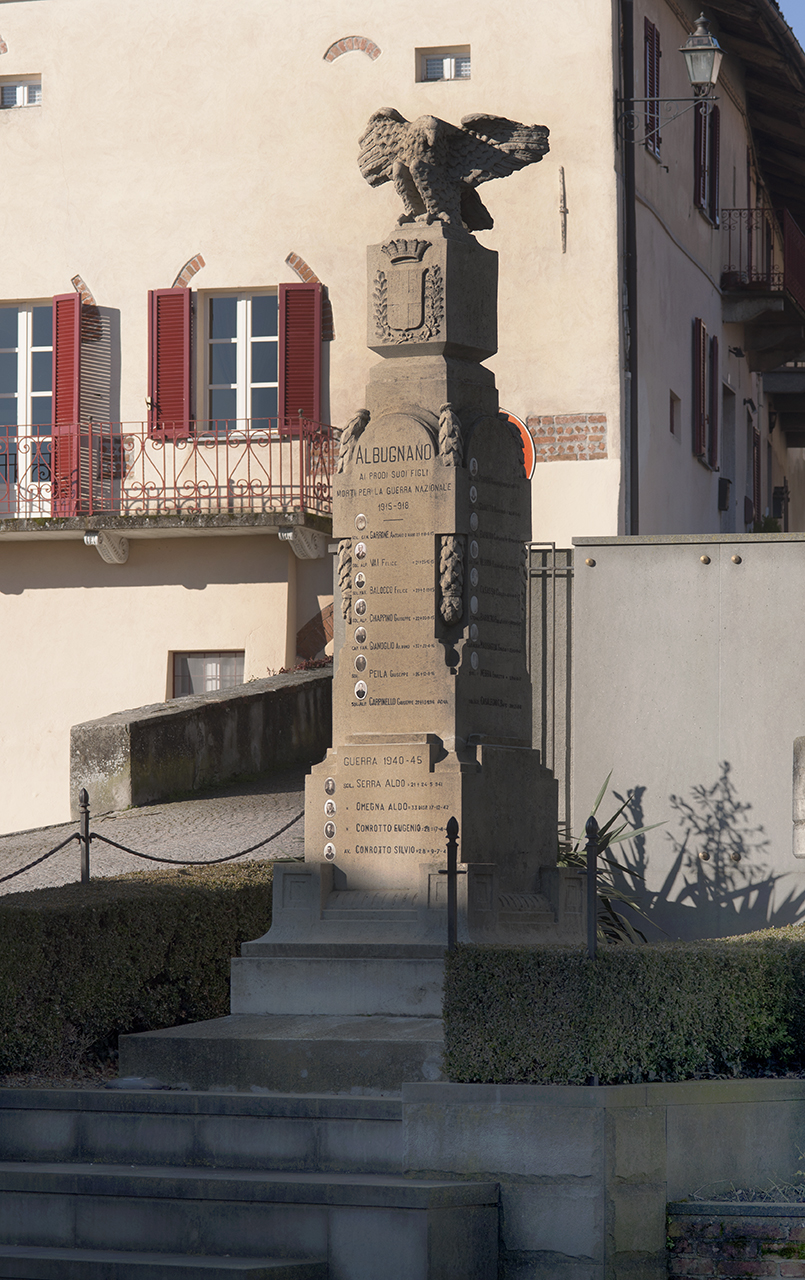 allegoria della Vittoria come aquila (monumento ai caduti - a cippo) di Cremasco (secondo quarto sec. XX)