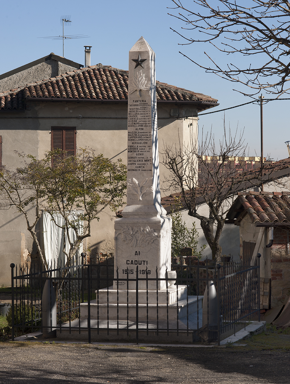soggetto assente (monumento ai caduti - ad obelisco) di Donna E (primo quarto, metà sec. XX, sec. XX)