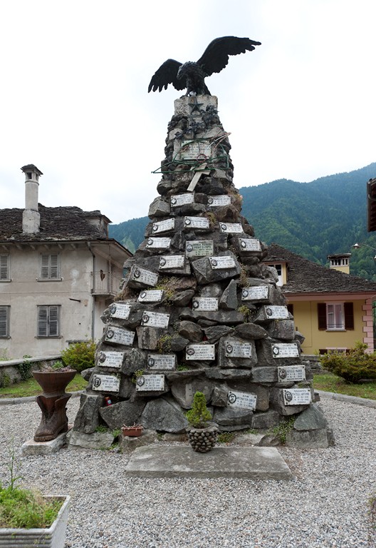 allegoria della Vittoria come aquila (monumento ai caduti - a cippo) - ambito piemontese (primo quarto, metà sec. XX, sec. XX)