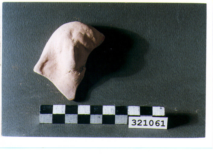 pinax votivo/ frammento - produzione magnogreca (sec. IV a.C)