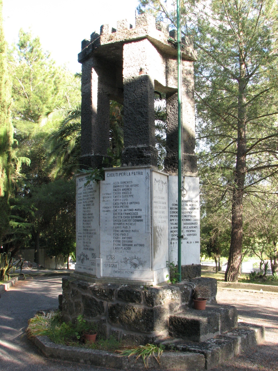 monumento ai caduti di Mazzola Roberto fu Pasquale - bottega sarda (sec. XX)