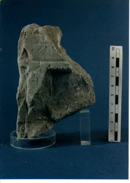 STELE VOTIVA/ FRAMMENTO - CIVILTA' PUNICA (SEC. IV A.C)