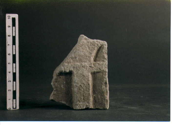 STELE VOTIVA/ FRAMMENTO - CIVILTA' PUNICA (SEC. IV A.C)