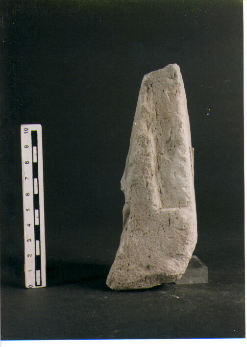 STELE VOTIVA/ FRAMMENTO - CIVILTA' PUNICA (secc. IV/ III a.C)