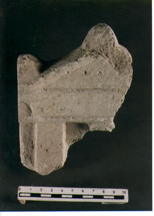 FIGURA UMANA (STELE VOTIVA/ FRAMMENTO) - CIVILTA' PUNICA (SEC. III A.C)