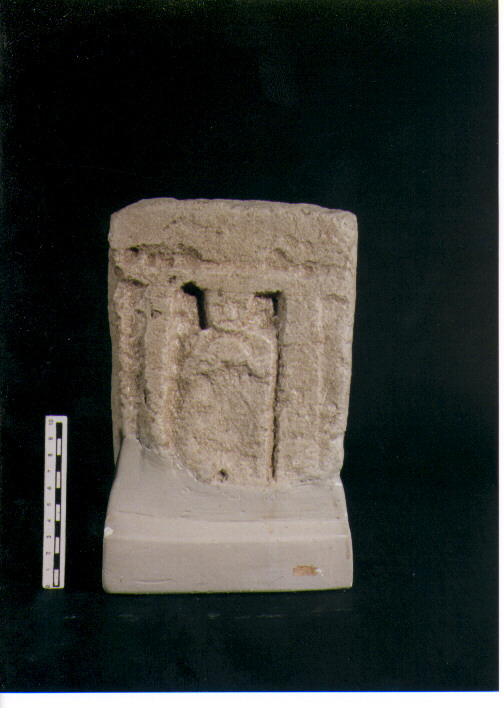 FIGURA UMANA (STELE VOTIVA) - CIVILTA' PUNICA (secc. V/ IV a.C)