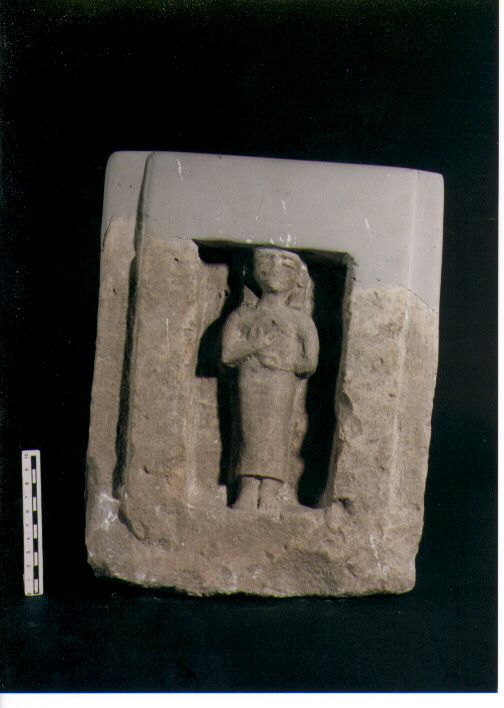 FIGURA UMANA (STELE VOTIVA) - CIVILTA' PUNICA (secc. V/ IV a.C)