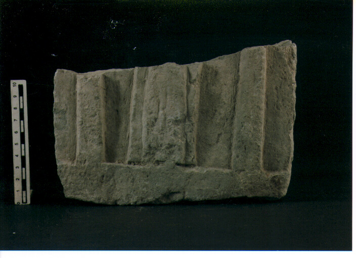 FIGURA UMANA (STELE VOTIVA) - CIVILTA' PUNICA (secc. IV/ III a.C)