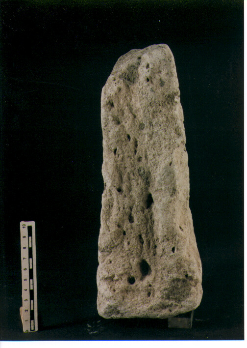 STELE VOTIVA/ FRAMMENTO - CIVILTA' PUNICA (secc. IV/ III a.C)