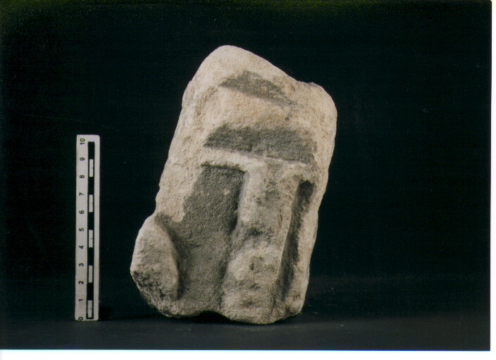 STELE VOTIVA/ FRAMMENTO - CIVILTA' PUNICA (secc. IV/ III a.C)