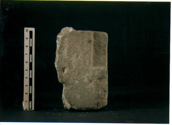 STELE VOTIVA/ FRAMMENTO - CIVILTA' PUNICA (secc. IV/ III a.C)