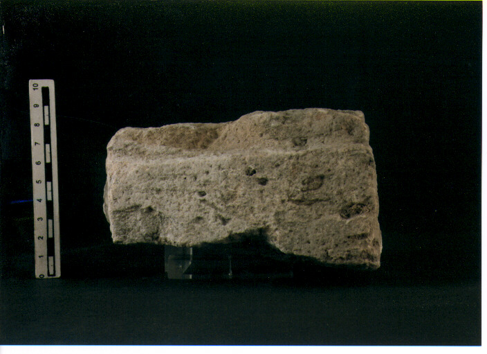 STELE VOTIVA/ FRAMMENTO - CIVILTA' PUNICA (secc. V/ IV a.C)