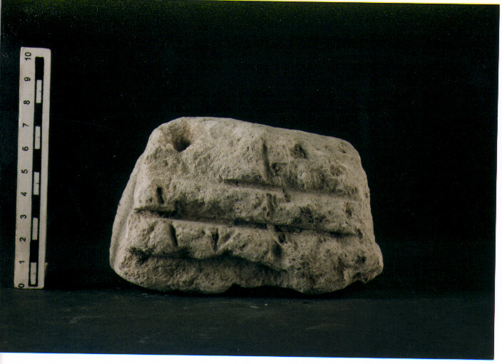 STELE VOTIVA/ FRAMMENTO - CIVILTA' PUNICA (SEC. V A.C)