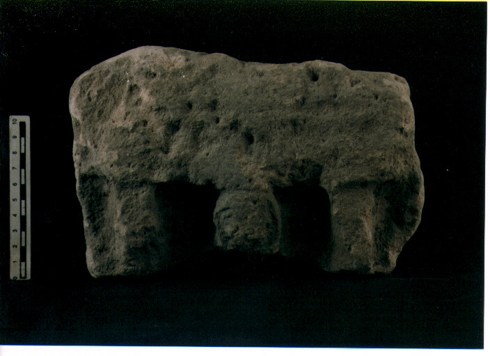 FIGURA UMANA (STELE VOTIVA) - CIVILTA' PUNICA (secc. V/ IV a.C)