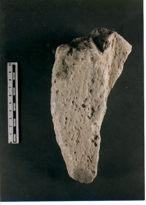 STELE VOTIVA/ FRAMMENTO - CIVILTA' PUNICA (secc. V/ IV a.C)