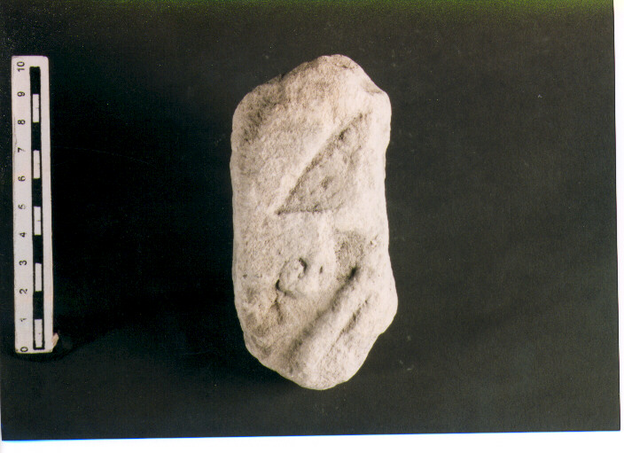 STELE VOTIVA/ FRAMMENTO - CIVILTA' PUNICA (secc. V/ IV a.C)