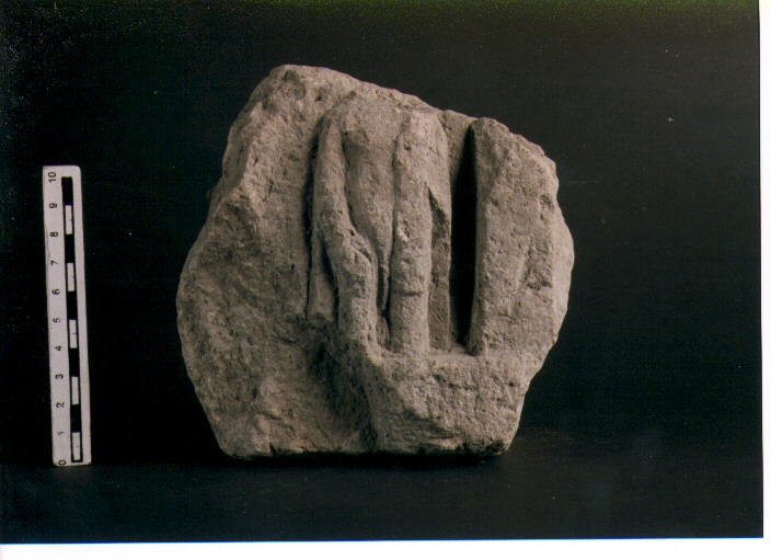 STELE VOTIVA/ FRAMMENTO - CIVILTA' PUNICA (SEC. IV A.C)