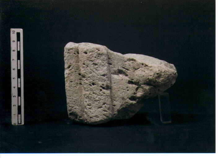 STELE VOTIVA/ FRAMMENTO - CIVILTA' PUNICA (secc. V/ IV a.C)